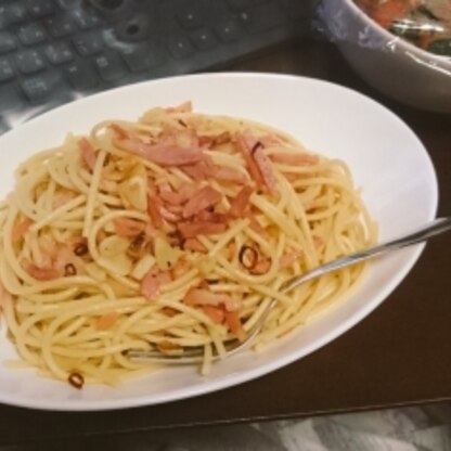 バレンタインの夕食に。ペペロンチーノ人生初でしたがかなり簡単。おうちにあるものでパパッと作れちゃいました。普段トマトソースしか食べない彼も大絶賛でした。